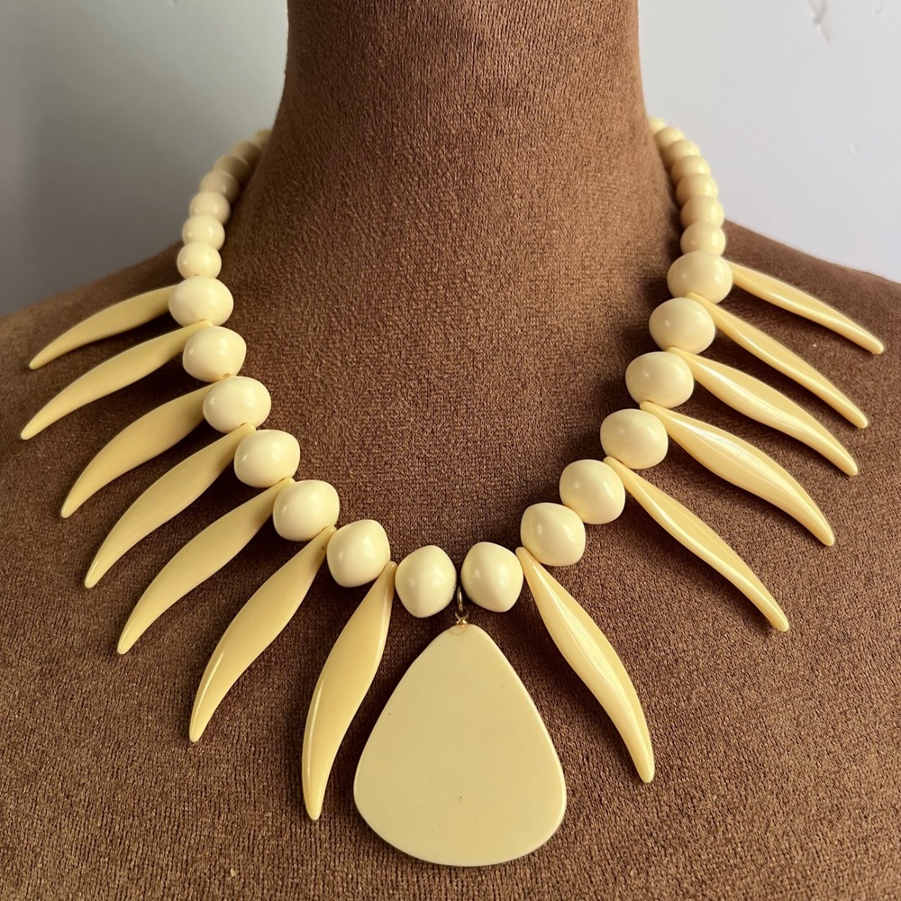 Vintage Cream Resin Spike Statement Necklace 18 Inch Eclectic